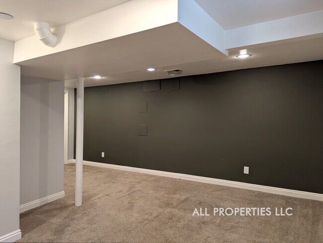 Building Photo - 3511 Newport St