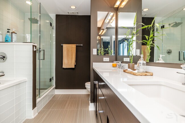 Building Photo - 2754 N HAMPDEN Ct