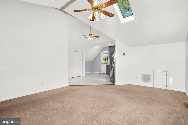Building Photo - 587 A St