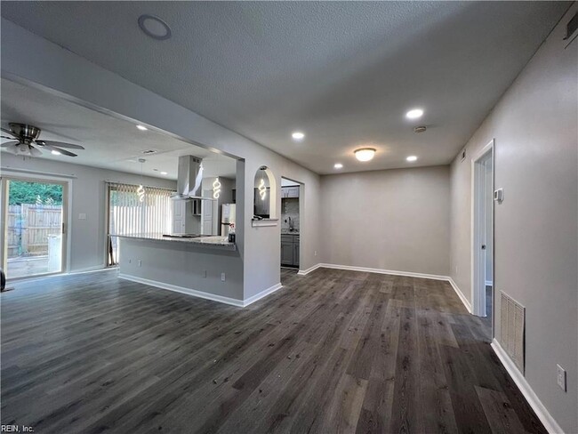 Building Photo - 5025 Eaton Ct
