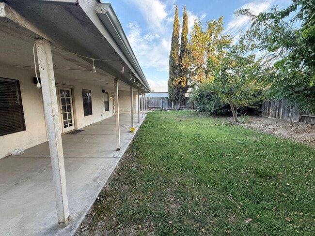 Building Photo - Charming 3-Bedroom Home in North Campus Park