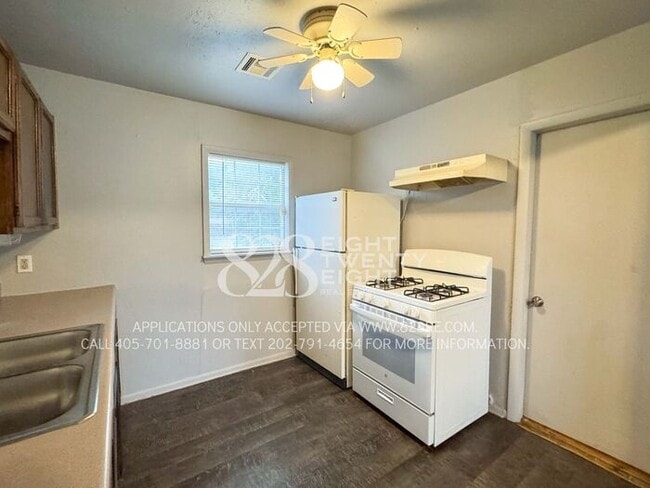 Building Photo - AVAILABLE NOW! Cute 2 Bed/1 Bath Single Fa...