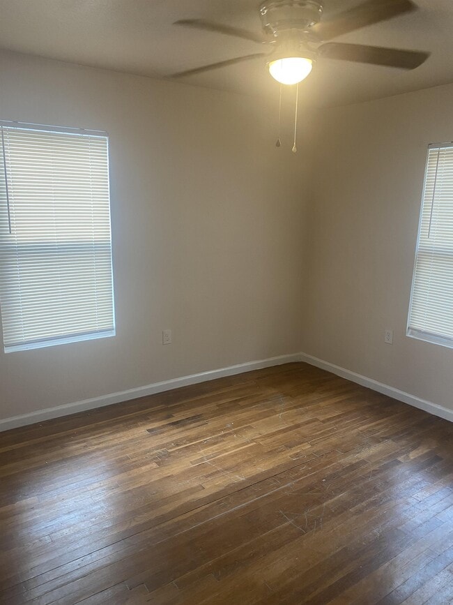 Building Photo - 106 E Pearl Ave