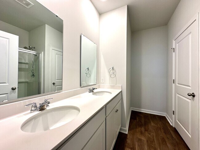 Building Photo - 3/2 home in Pine Hills in Cane Bay of Summerville!