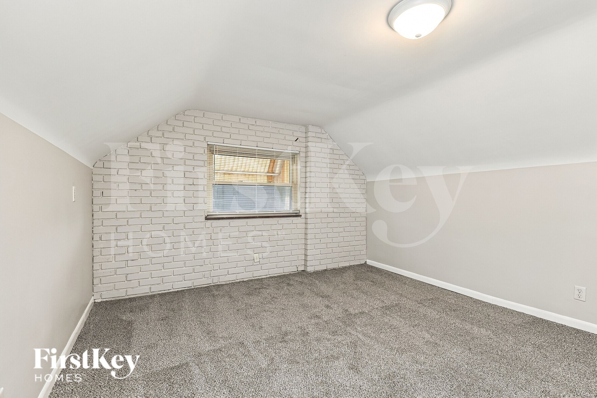 Building Photo - 1494 Clovernoll Dr