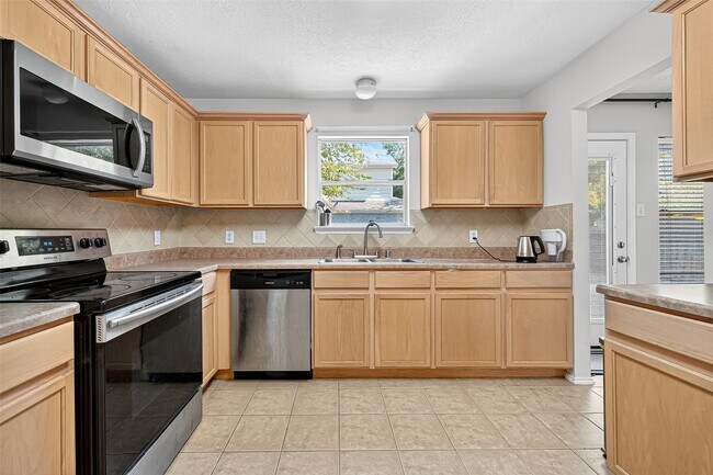 Building Photo - 11902 Rolling Stream Dr