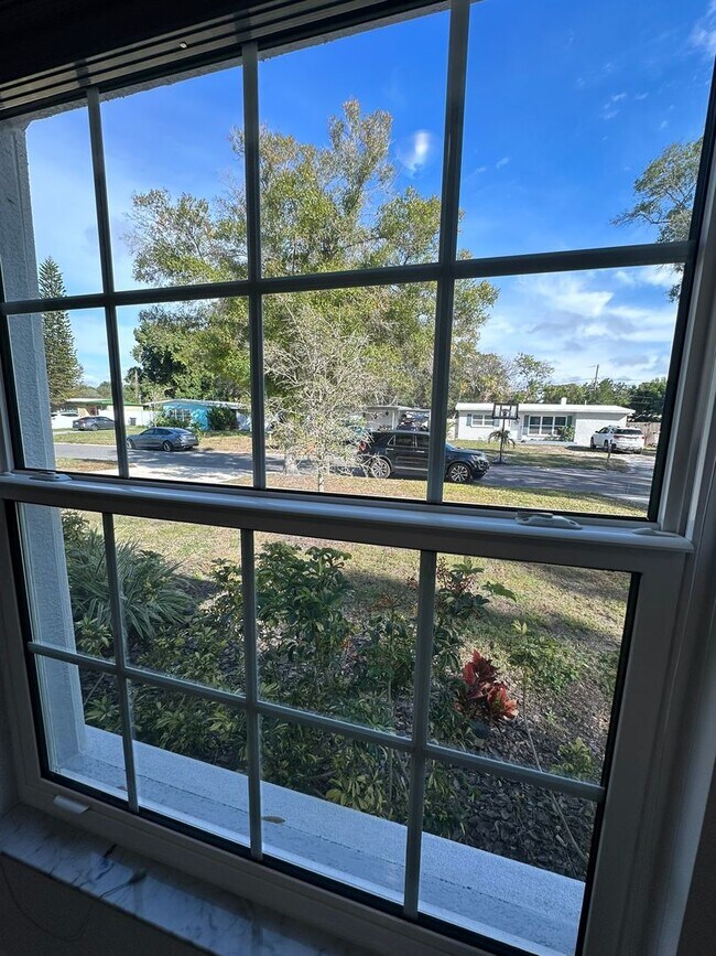 Building Photo - Newer Single Family Home 3-2-2 Seminole