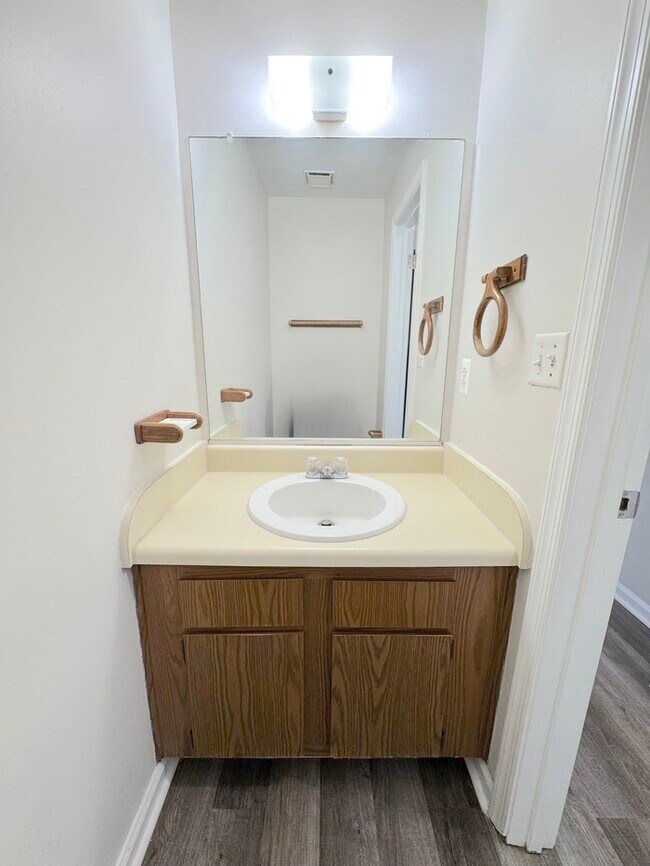 Building Photo - Come visit this cute 3 bedroom 1.5 bath in Chesapeake
