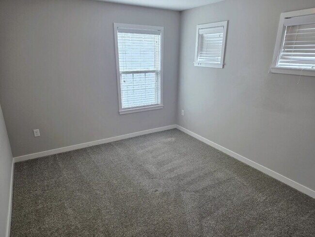 Building Photo - 5555 S Prairie View Dr