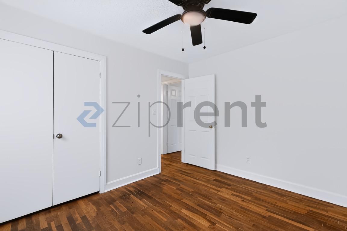 Building Photo - Unit