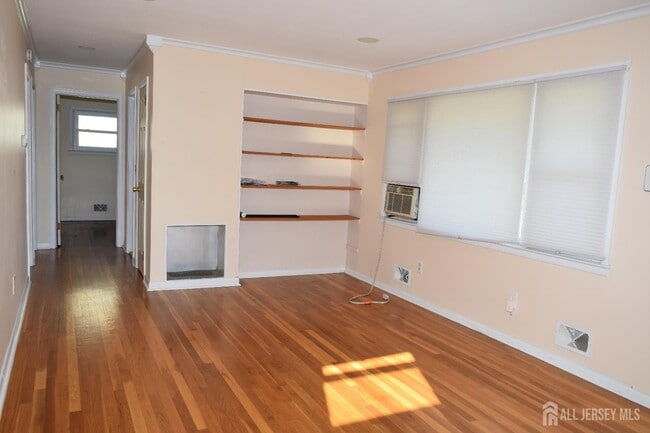 Building Photo - 57 E Tappen St