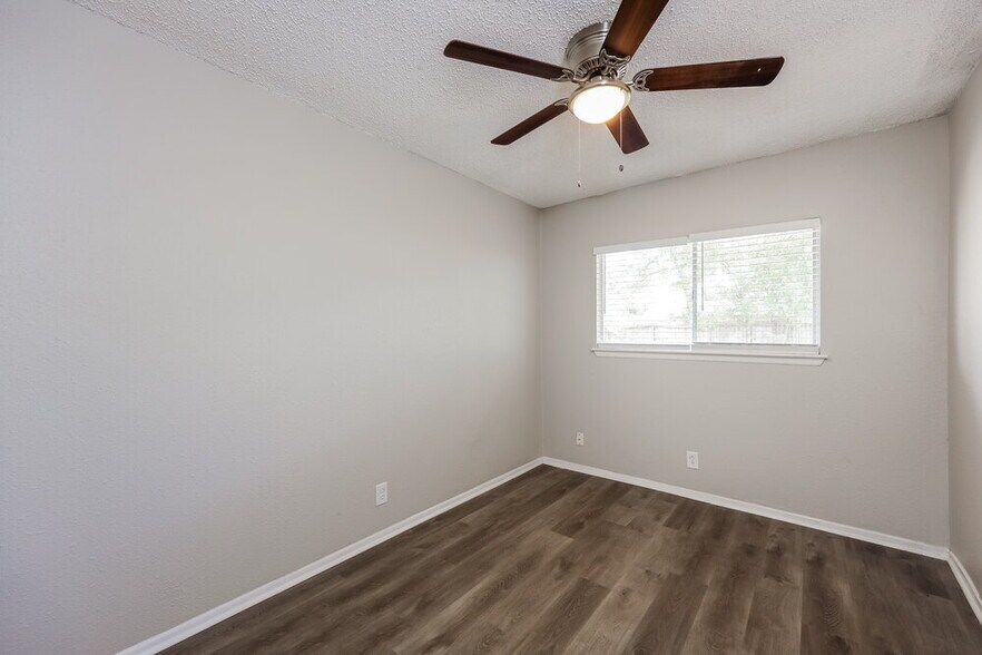 Building Photo - 1030 Honey Tree St