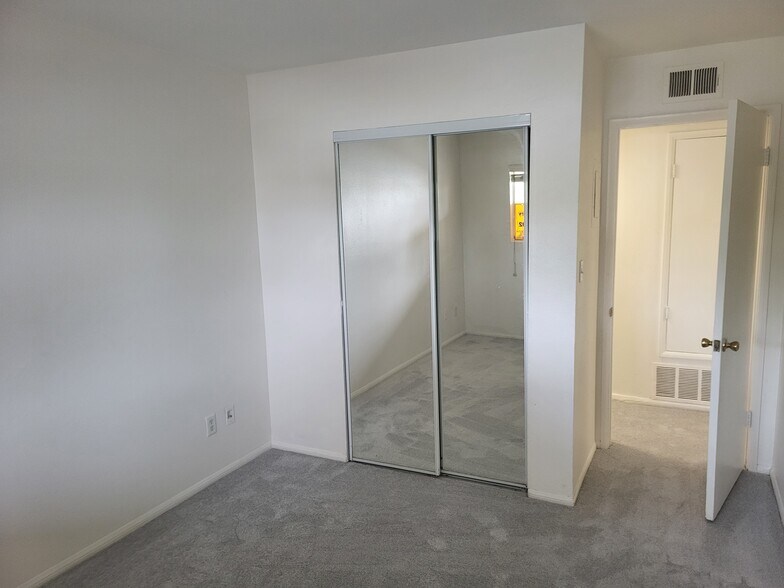 Building Photo - 562 Ebbtide Cir