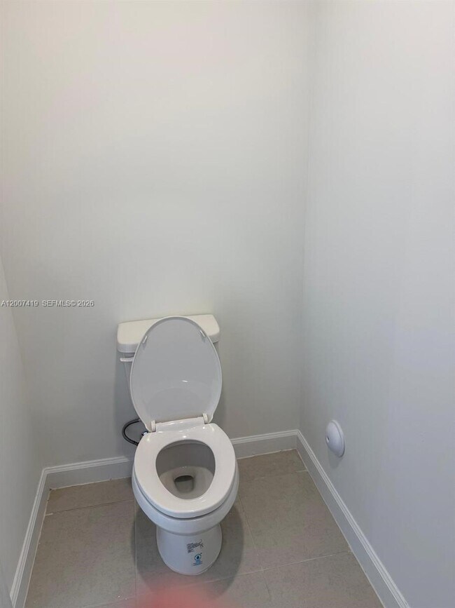 Building Photo - 2573 SE 25th Ter