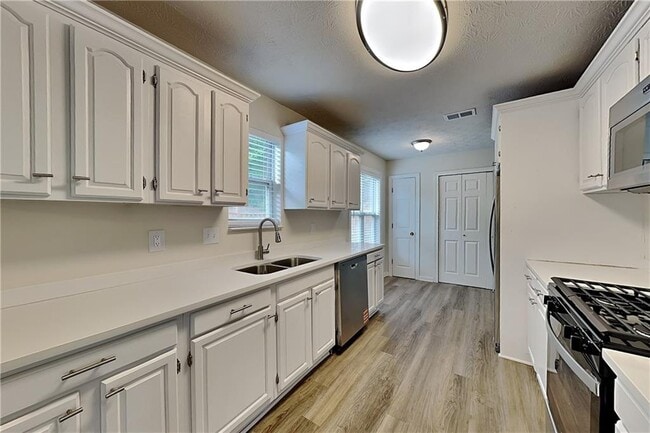 Building Photo - 607 River Bend Cir