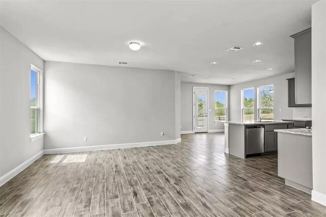 Building Photo - 125 Riverhill Dr