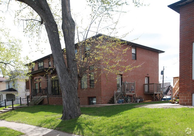 Building Photo - 121 Niagara St