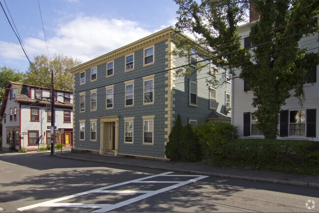 Primary Photo - 52 Washington St