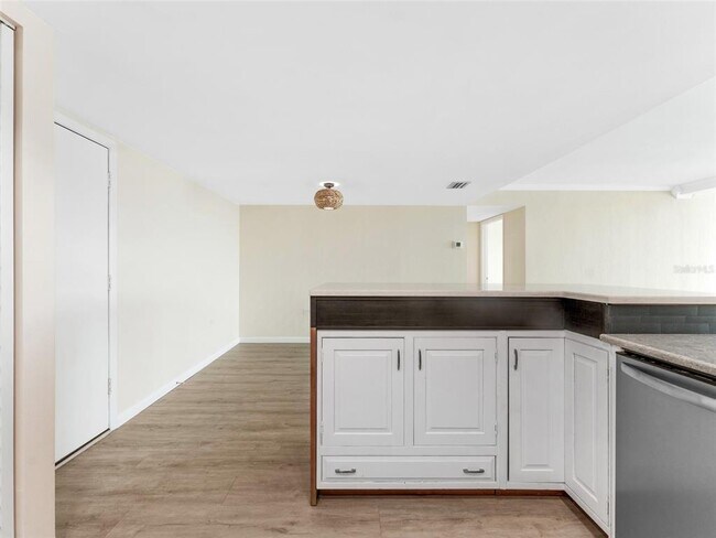 Building Photo - 450 Treasure Island Causeway