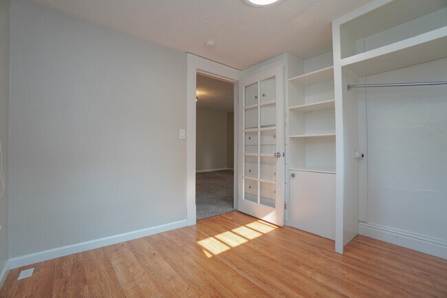 Building Photo - 5707 N Bogart Ln