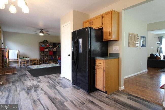 Building Photo - 21039 Emerson Ct