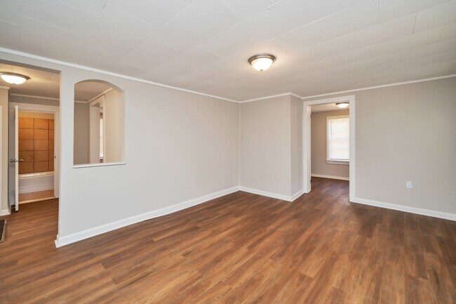 Building Photo - Super Cute Super Clean Priced to move fast!!!