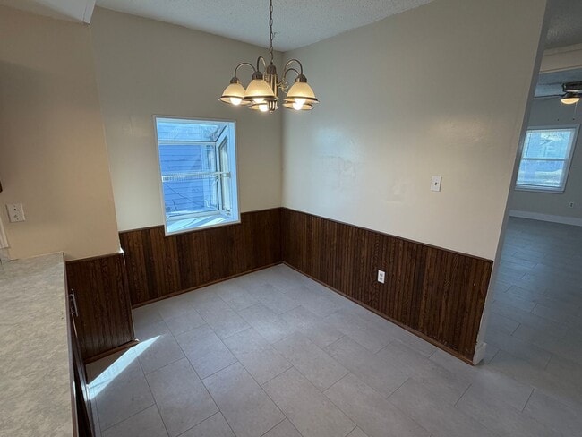 Building Photo - 916 N 10th St