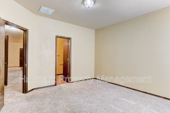 Building Photo - 1726 W Palm Pl