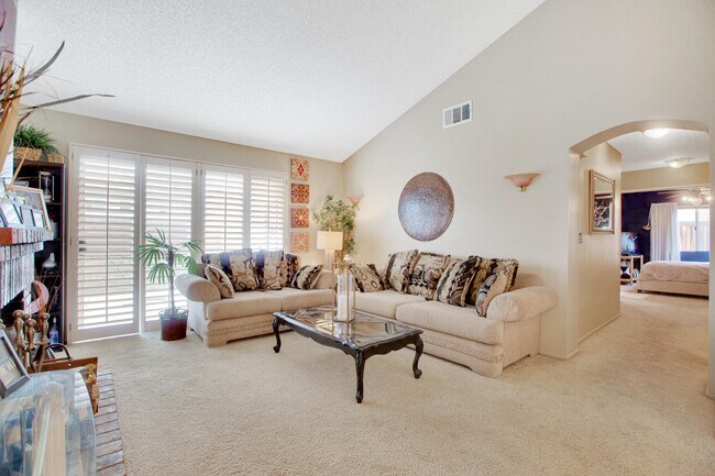 Building Photo - 39458 Chantilly Ln