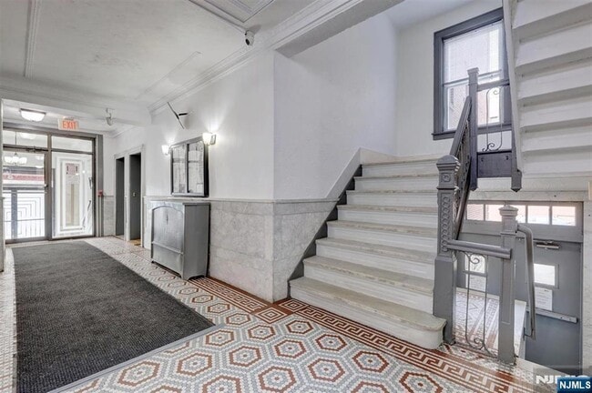 Building Photo - 6045 Blvd 7E Blvd