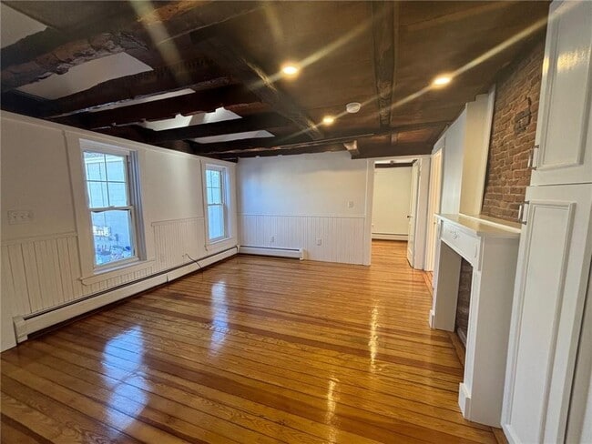 Building Photo - 712 Hope St