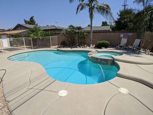 Building Photo - Beautiful 3 Bedroom Home with Pool
