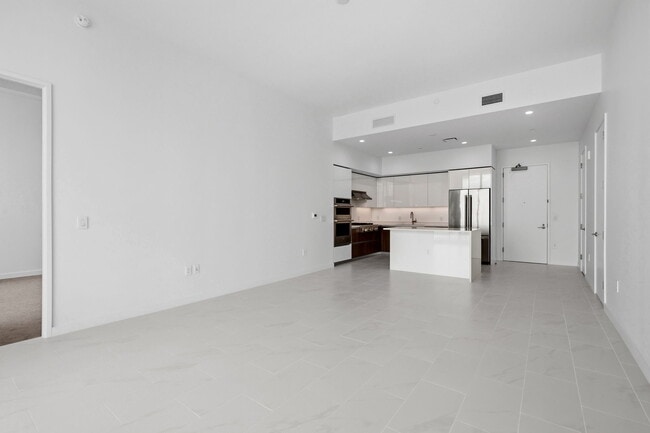 Building Photo - 400 Central Ave