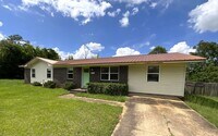 Building Photo - Spacious 3/2 Brick Home in Dogwood Heights with Fenced Back Yard