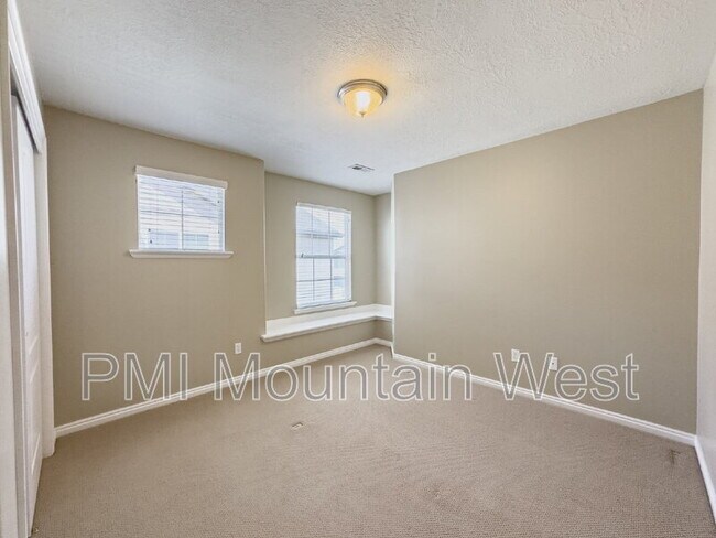 Building Photo - 948 Chelsea Ln