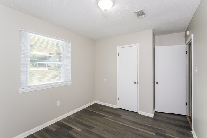 Building Photo - 135 Shawns Way