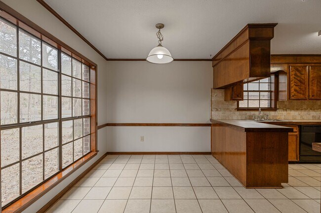 Building Photo - 575 Bradford Dr