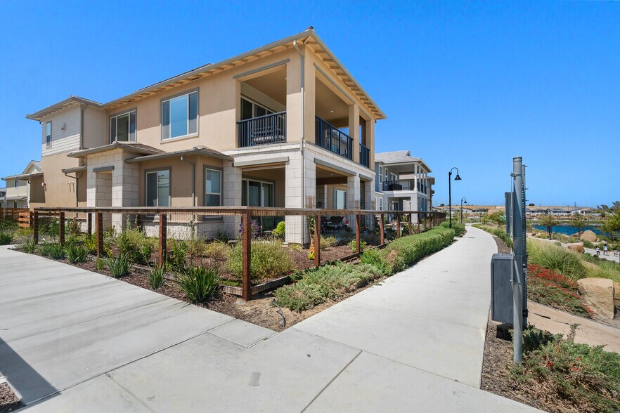 Building Photo - 2430 Shore Vis