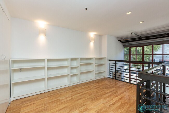 Building Photo - SoMA: Ground Level Conversion Live/Work Lo...
