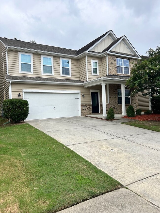 Building Photo - Welcome to this move-in ready, spacious ho...