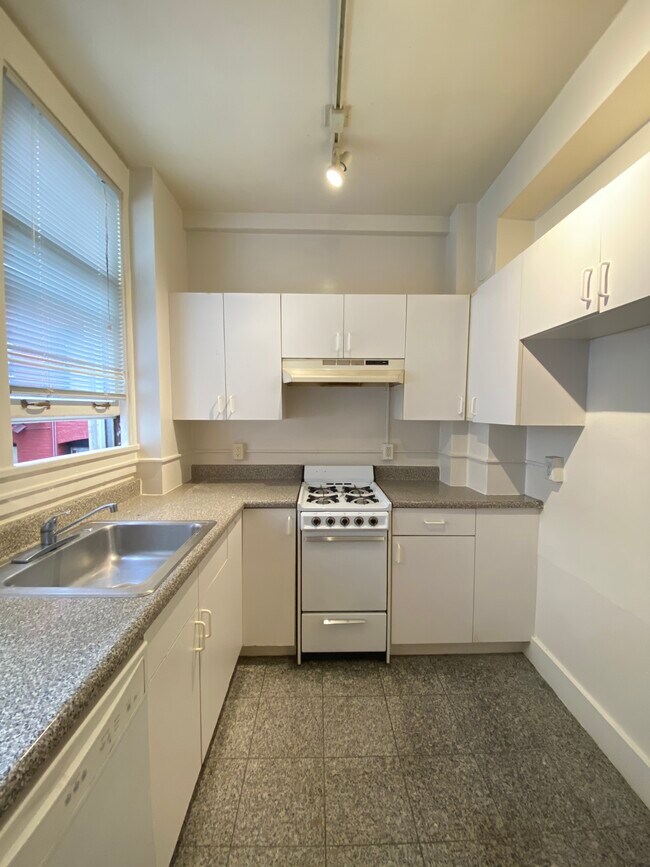 Building Photo - Palace Court Apartments LLC.