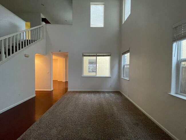 Building Photo - 1513 Sturm Dr