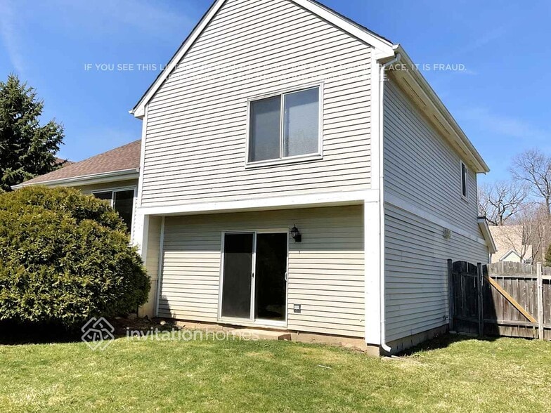 Building Photo - 1323 Locust Ct