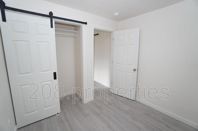 Building Photo - 1724 6th St S