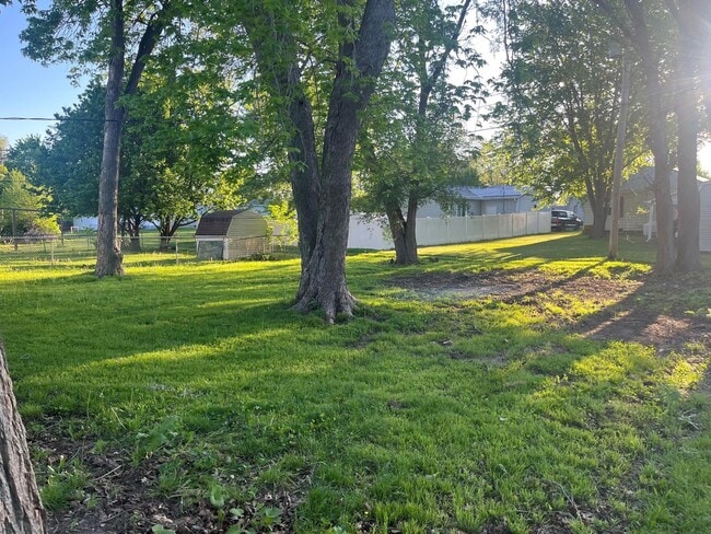 Building Photo - 208 Logan-