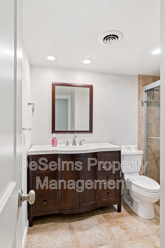 Building Photo - 5025 Hillsboro Pike