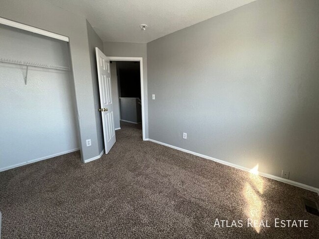 Building Photo - 4854 Crystal St
