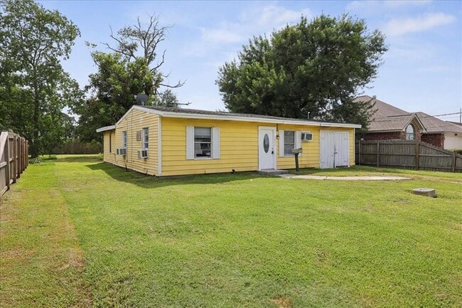Primary Photo - 3811 Dunn Ave
