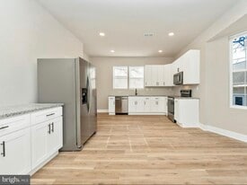 Building Photo - 2919 Woodland Ave