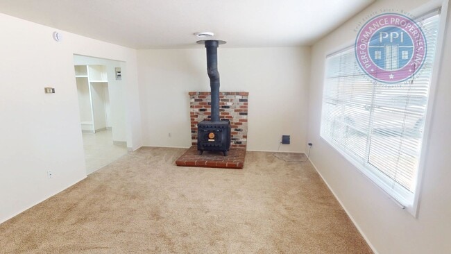 Building Photo - Charming Home in NE Parkrose , David Dougl...